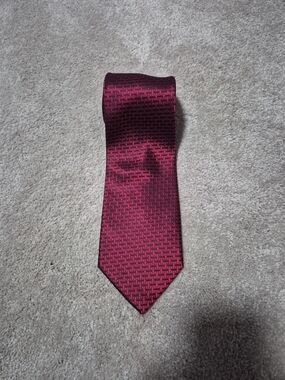 Hilary Radley 100% Silk Italian Red Burgundy Woven Men's Tie